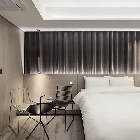 H Hotel